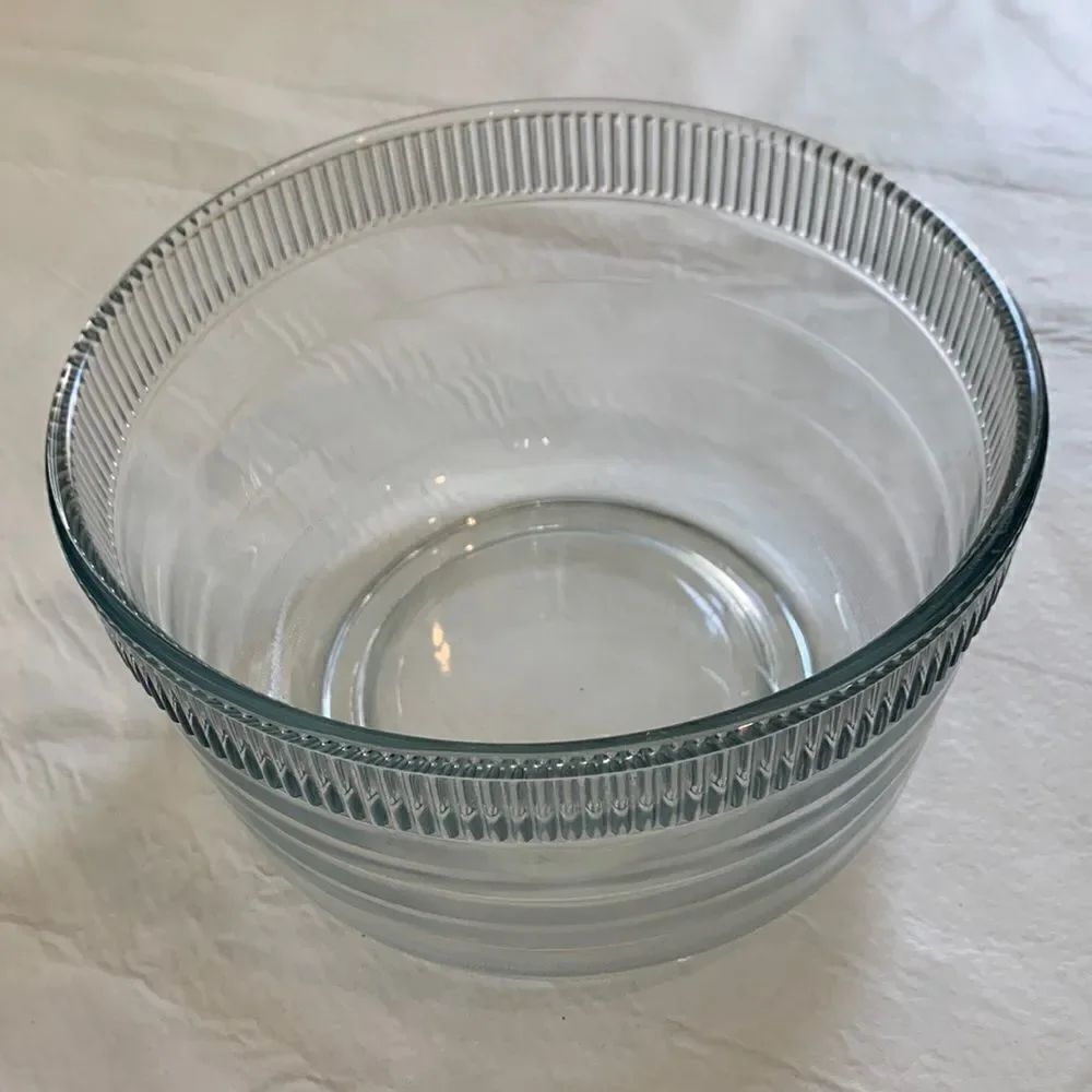 Clear Glass Serving Bowl Layered Ribbed Edge Design Heavy 3 Quart Or 12 Cups